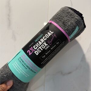 Facesoft 2X Charcoal Detox Towel - Gray